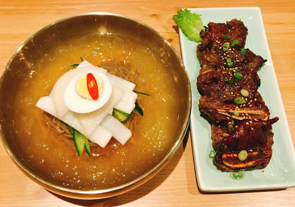 DS3. Galbi + Naengmyun / 갈비 + 냉면 / 비빔냉면 / 牛仔骨+冷面 / 拌冷面 <img src='https://bueokae.ca/wp-content/uploads/2022/04/chili.png' width='15px' />