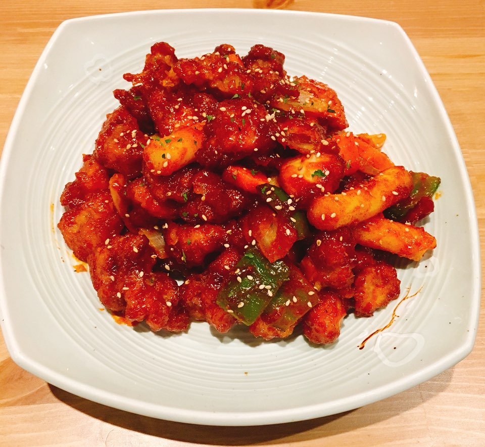 C4. Chicken Gangjeong / 닭강정 / 炸鸡丁 <img src='https://bueokae.ca/wp-content/uploads/2022/04/chili.png' width='15px' />