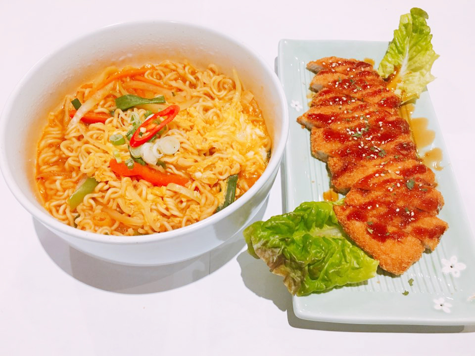 DS18. Donkatsu + Ramyun / 돈까스 + 라면 / 豬排+拉麵 <img src='https://bueokae.ca/wp-content/uploads/2022/04/chili.png' width='15px' />