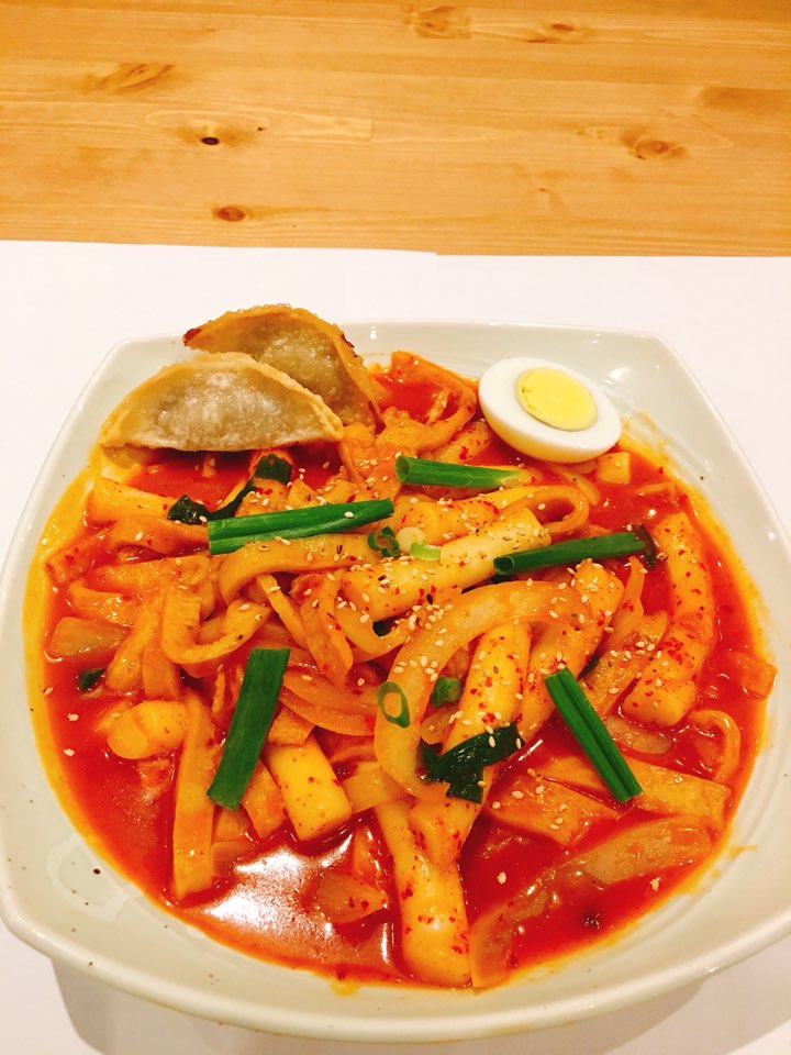 DS20. Tteokbokki / 떡볶이 / 炒年糕 <img src='https://bueokae.ca/wp-content/uploads/2022/04/chili.png' width='15px' />