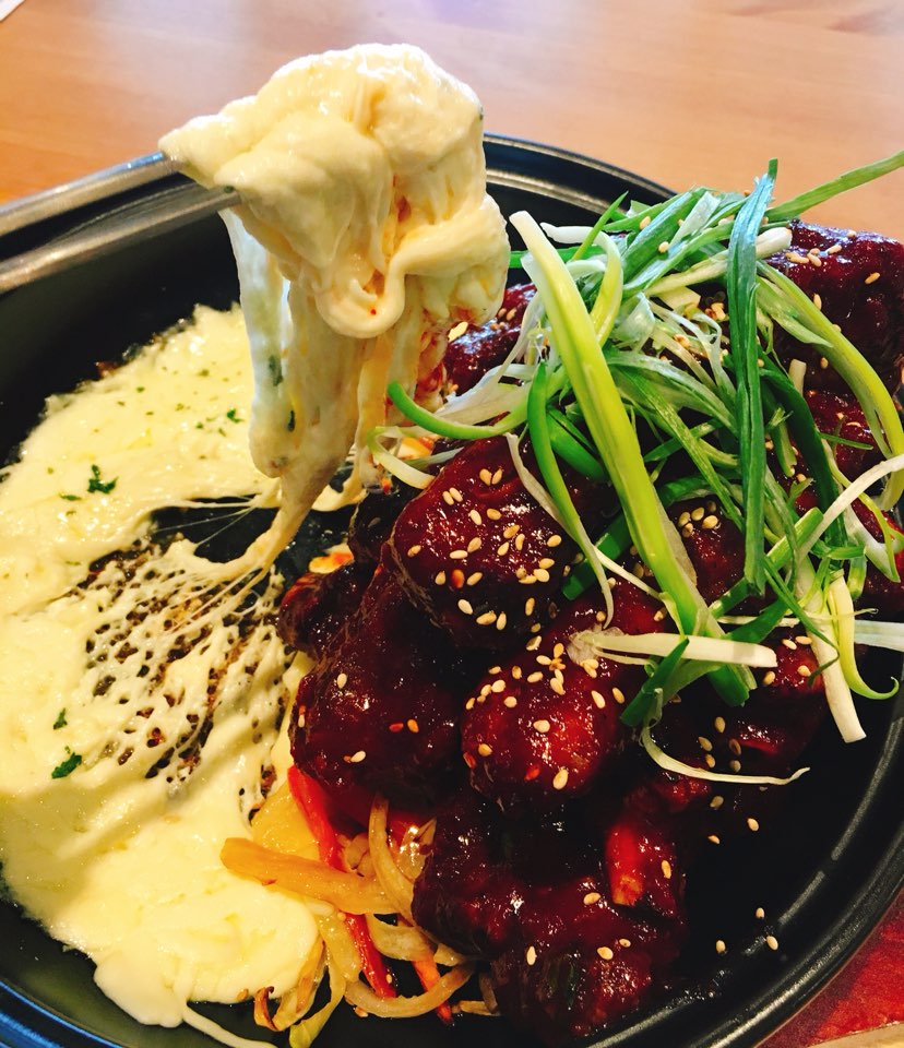 C2. Spicy Cheese Pork Back Ribs / 매운치즈등갈비 / 奶酪辣豬脊骨 <img src='https://bueokae.ca/wp-content/uploads/2022/04/chili.png' width='15px' />