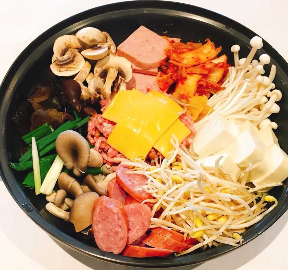 H2. Budae Jeongol / 부대전골 / 部隊火鍋 <img src='https://bueokae.ca/wp-content/uploads/2022/04/chili.png' width='15px' />