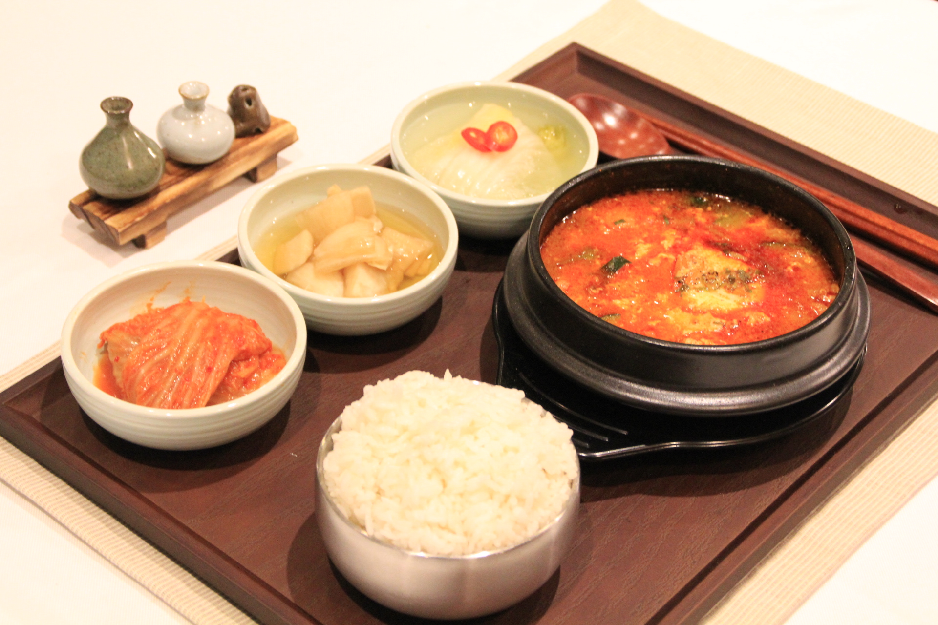 DS14. Soon Tofu Jjigae / 순두부찌개 / 嫩豆腐湯 <img src='https://bueokae.ca/wp-content/uploads/2022/04/chili.png' width='15px' />