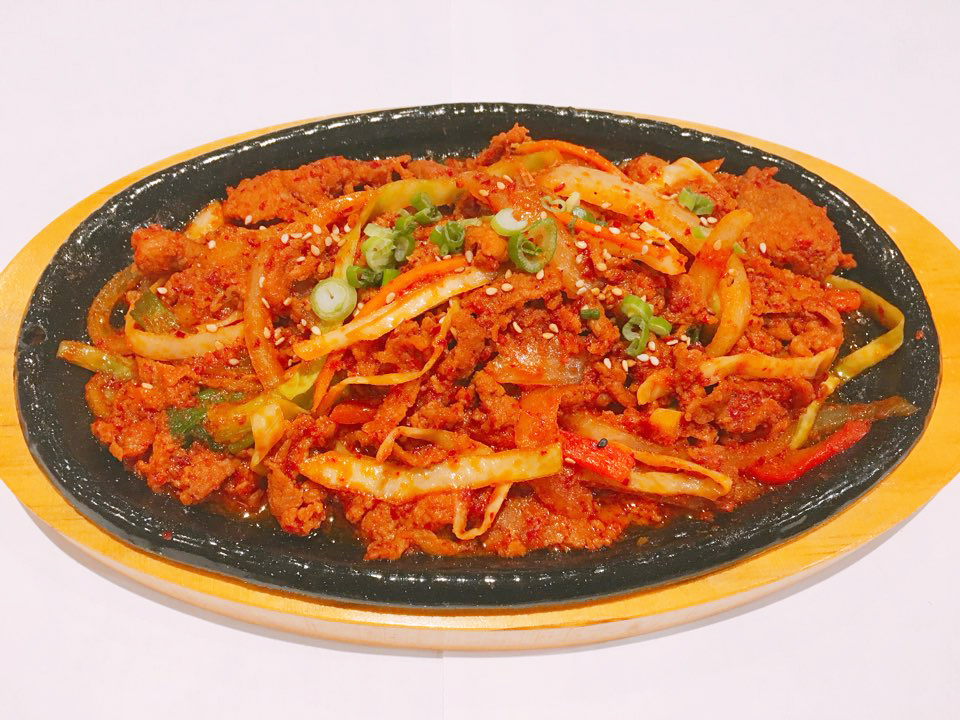 D2. Jeyuk Bulgogi / 제육불고기 / 炒辣豬肉 <img src='https://bueokae.ca/wp-content/uploads/2022/04/chili.png' width='15px' />